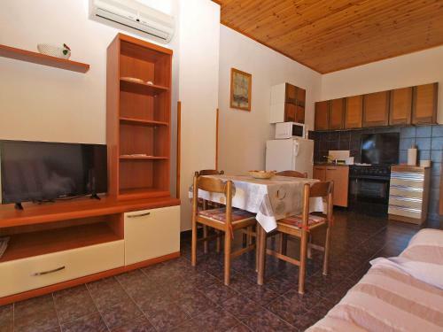 Apartments Fazana 774