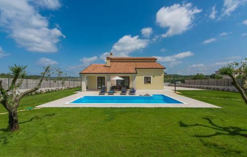 Villa Giovanna Fuskulin With Pool