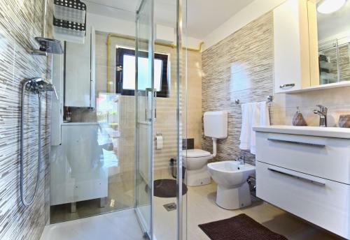 Delightful New Holiday Apartment With Grill And Trampoline
