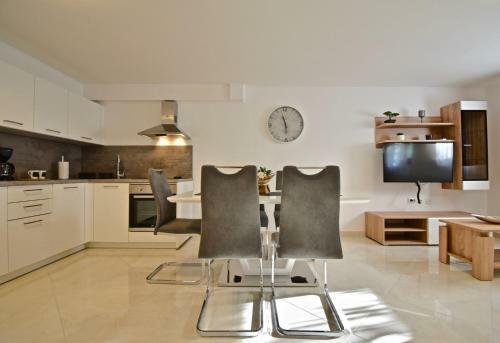 Delightful New Holiday Apartment With Grill And Trampoline