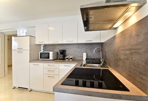 Delightful New Holiday Apartment With Grill And Trampoline