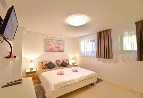 Delightful New Holiday Apartment With Grill And Trampoline