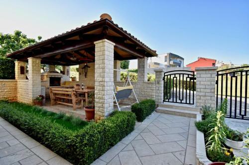 Delightful New Holiday Apartment With Grill And Trampoline