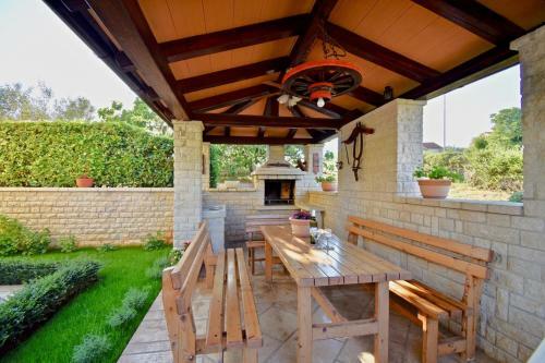 Delightful New Holiday Apartment With Grill And Trampoline