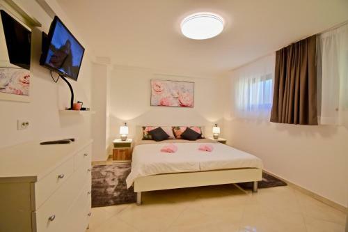 Delightful New Holiday Apartment With Grill And Trampoline