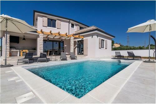 Villa Family In Galizana