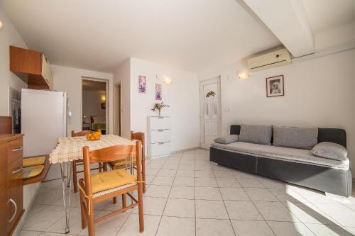 Apartments Villa Sea 1838