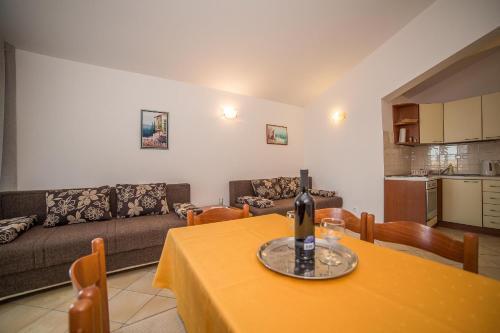 Apartments Villa Sea 1838