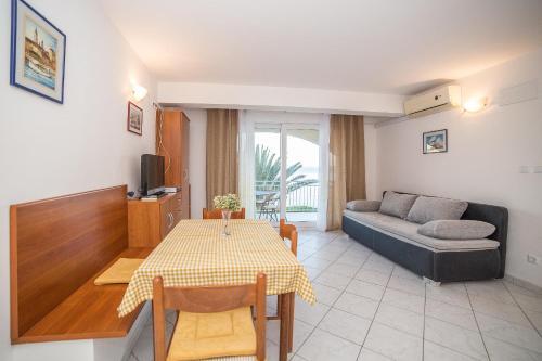 Apartments Villa Sea 1838