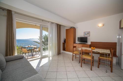 Apartments Villa Sea 1838