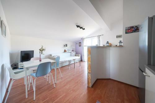 Holiday House Elashome