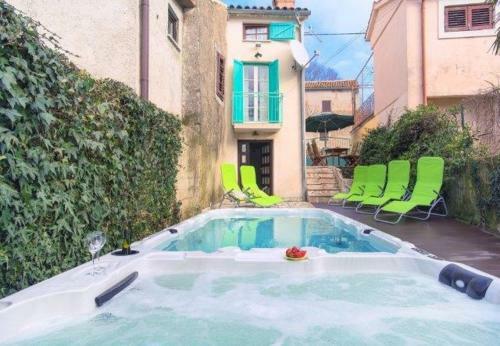 Holiday Home Dany - With Jacuzzi