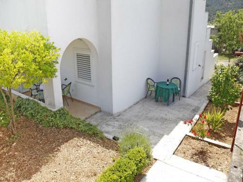 Apartments Matea - Nice Garden