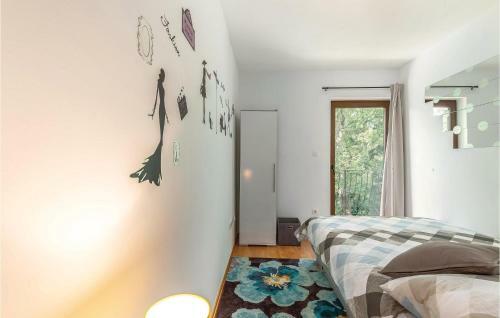 Three-bedroom Holiday Home In Grizane