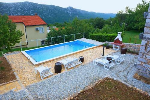 Beautiful Holiday Home With Pool