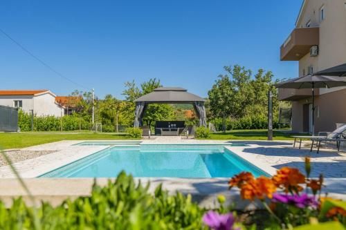 Prunus-luxurious Holiday Home With A Private Pool