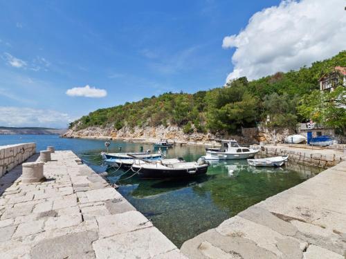 Simplistic Apartment In Jadranovo Near Sea Beach