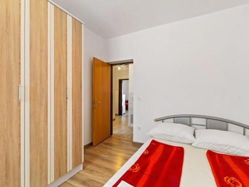 Simplistic Apartment In Jadranovo Near Sea Beach