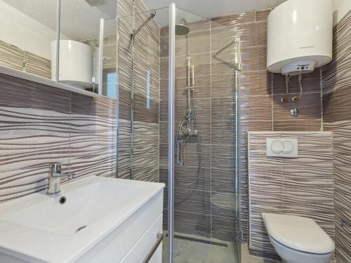 Comfortable Apartment In Jadranovo Near Seabeach