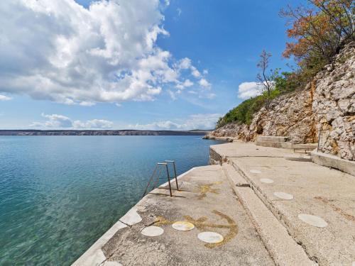 Comfortable Apartment In Jadranovo Near Seabeach