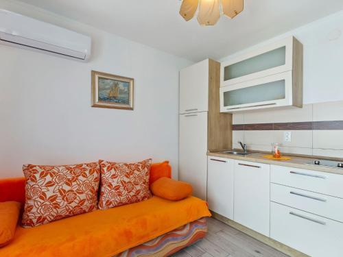 Comfortable Apartment In Jadranovo Near Seabeach