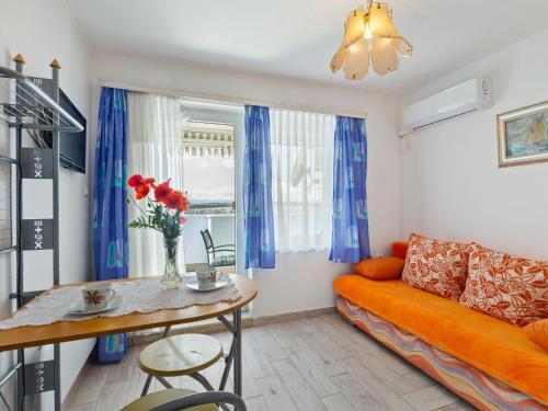 Comfortable Apartment In Jadranovo Near Seabeach