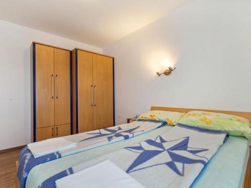Comfortable Apartment In Jadranovo Near Seabeach