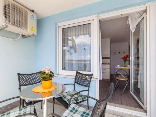 Comfortable Apartment In Jadranovo Near Seabeach
