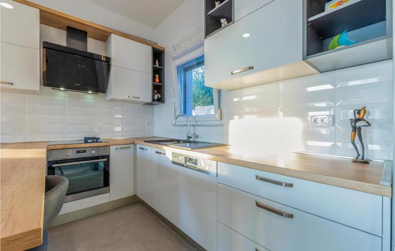 Three-bedroom Holiday Home In Jesenice