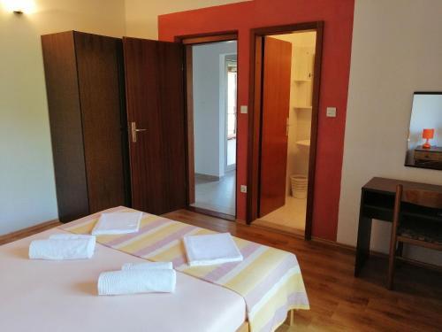 Apartment And Room Caric
