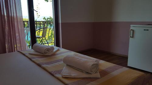 Apartment And Room Caric