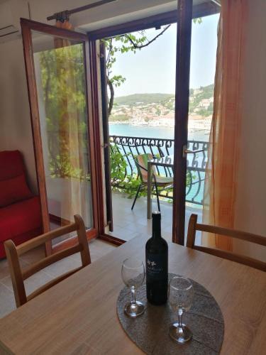 Apartment And Room Caric