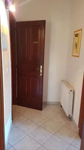 Apartment And Room Caric