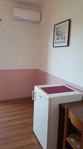 Apartment And Room Caric