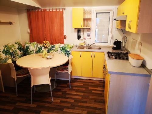 Traumhaftes Mobile Home In Jezera Village Auf Der Insel Murter