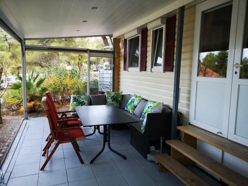 Traumhaftes Mobile Home In Jezera Village Auf Der Insel Murter