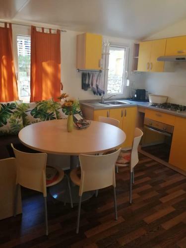 Traumhaftes Mobile Home In Jezera Village Auf Der Insel Murter