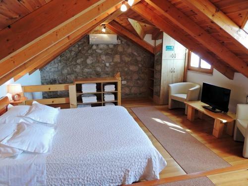 Stone Villa Dvori In Jesenice