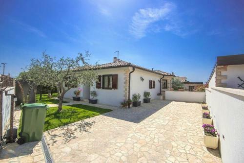Villa Adry