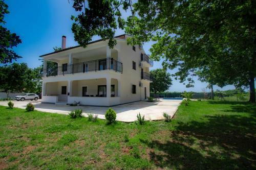 Hostal Holiday House For 18 Persons With Pool Near Porec