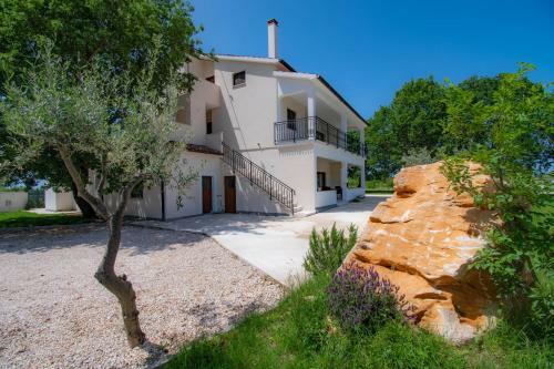 Hostal Holiday House For 18 Persons With Pool Near Porec