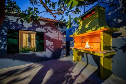 Luxury Villa With Pool & Large Garden Near Split