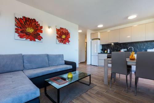 Jason Apartments