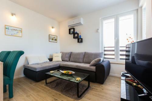 Jason Apartments