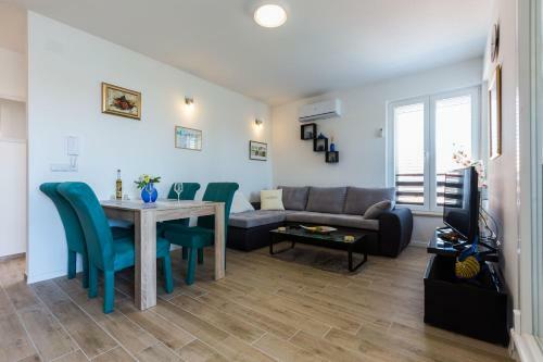 Jason Apartments