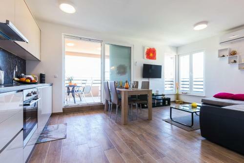 Jason Apartments