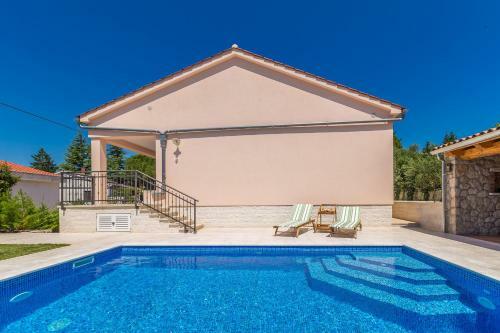 Holiday House Maslina