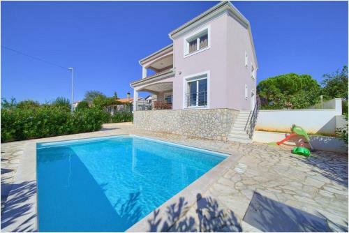 Belvilla With Pool