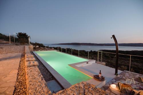 Heritage Stonehouse Jure