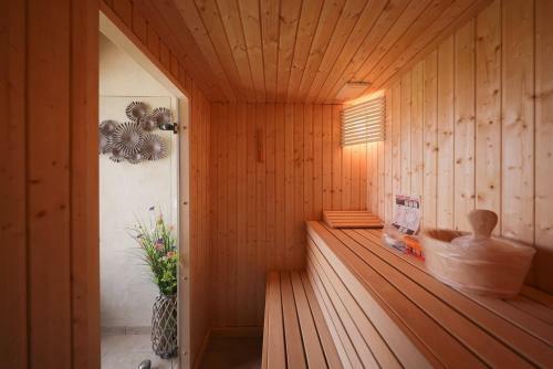 Villa Jakob With Pool And Sauna